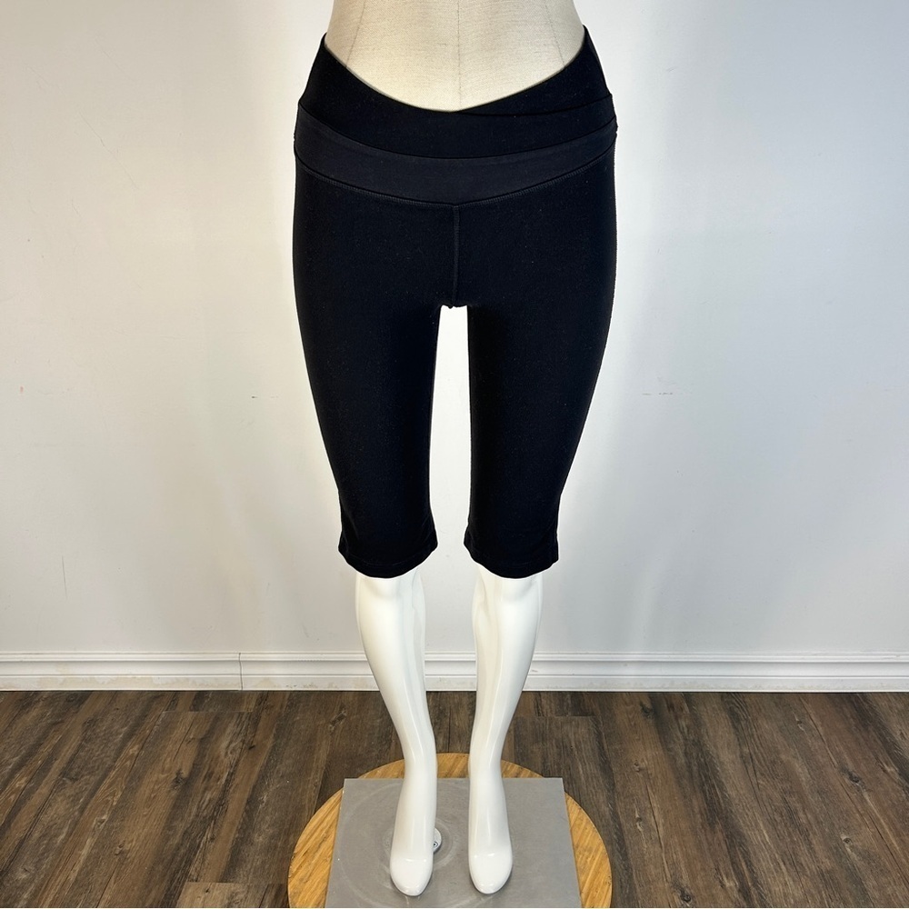 Lululemon Astro Crop Capris • Midnight Black • Fold-over Waist • Size 4